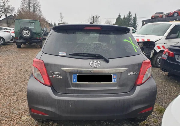 Toyota Yaris cena 11700 przebieg: 250000, rok produkcji 2012 z Chorzów małe 172